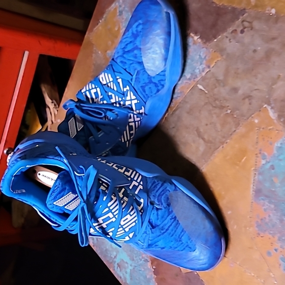 Adidas. James Harden Volume 4. Hoop shoe. Glow-blue. Worn twice.  Size 17 - Picture 2 of 12